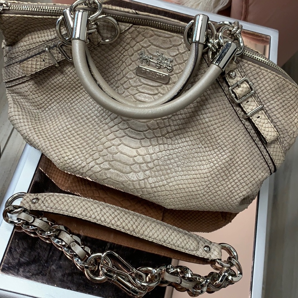 💯 Guarantee Authentic Coach bag.